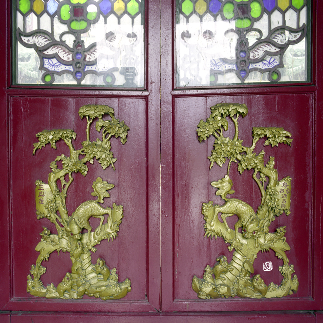 butterfly lattice screen door with Qilin and cubs